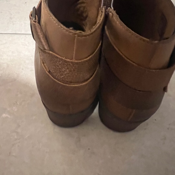 Clarks Collection Womens 7.5 Distressed Leather Ankle Bootie Boot Tan Brown - Picture 4 of 6